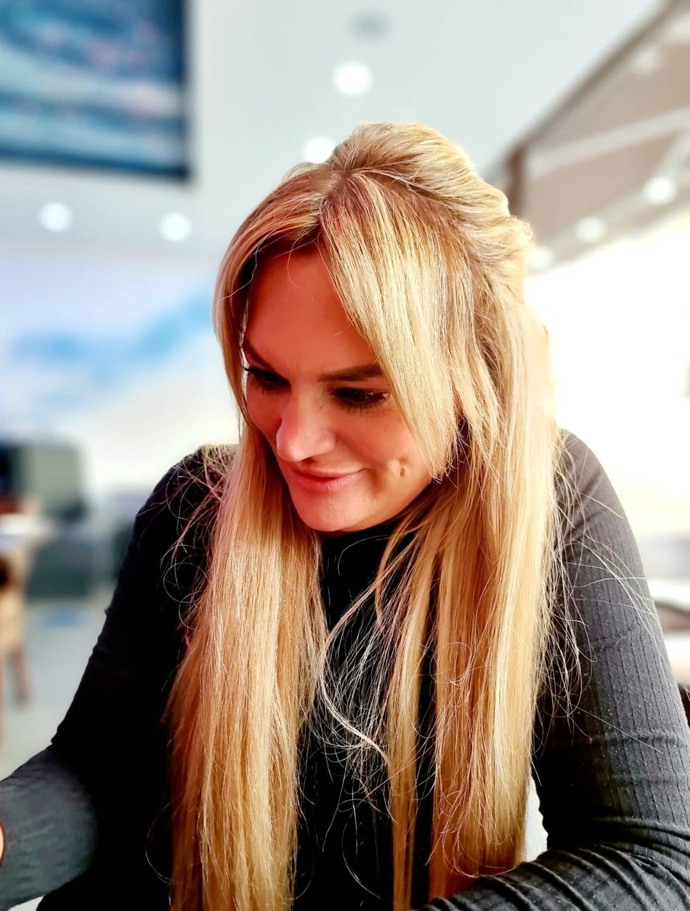 Universal European 100% Human Hair Extensions 105g - Full Pack - 22,24 and 26 inch